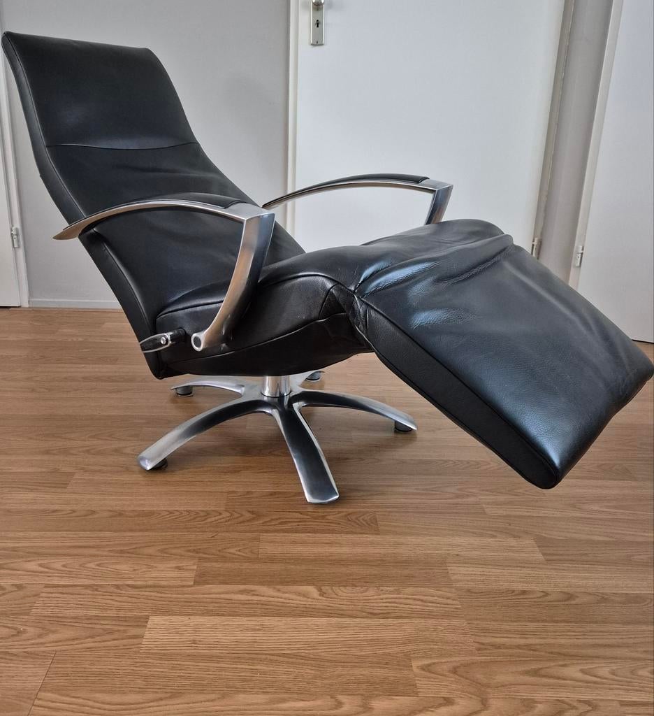 Brainbuilder Jori design relaxfauteuil mono move zwart leer, Huis en Inrichting, Fauteuils, Ophalen, Gebruikt, 75 tot 100 cm, Montel eijerkamp rolf benz