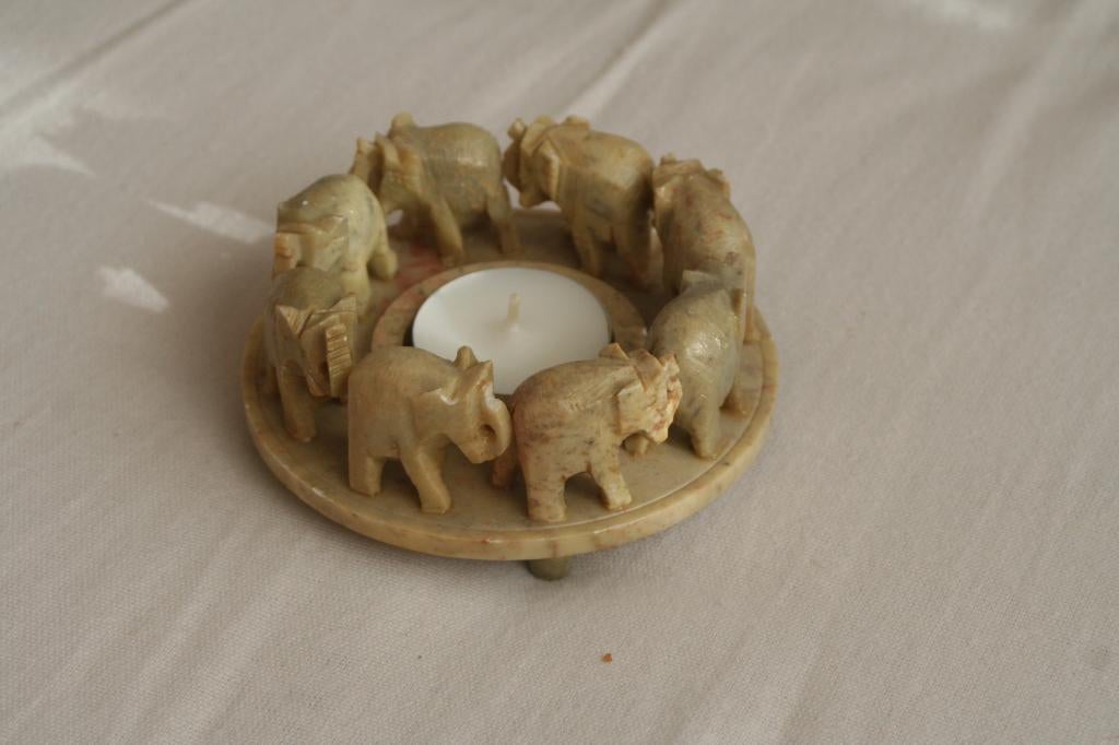 Oude zeer mooie apart kaars houder met 8 klein Olifanten, Ophalen of Verzenden