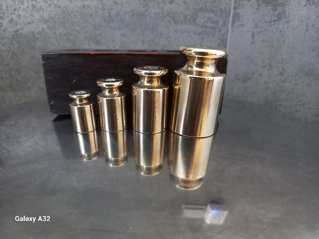 4 koperen knopgewichten, gewichten in een houten blok, Antiek en Kunst, Ophalen of Verzenden, Koper