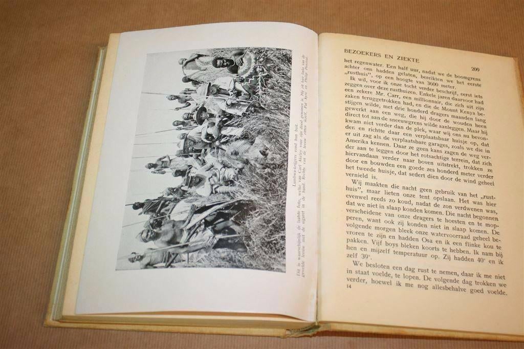 Safari - Film-jacht op groot wild in Midden Afrika, Boeken, Ophalen of Verzenden, Gelezen, Overige diersoorten