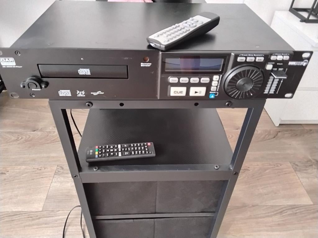Dap cd player voor inbouw of gewoon zo 19inch met afstb, Muziek en Instrumenten, Dj-sets en Draaitafels, Ophalen, Zo goed als nieuw