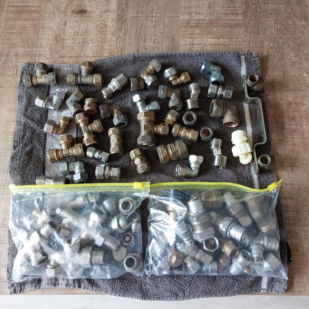 Grote partij koppelingen + 3 x onderblokken, Doe-het-zelf en Verbouw, Verwarming en Radiatoren, Radiator, Nieuw, Minder dan 60 cm