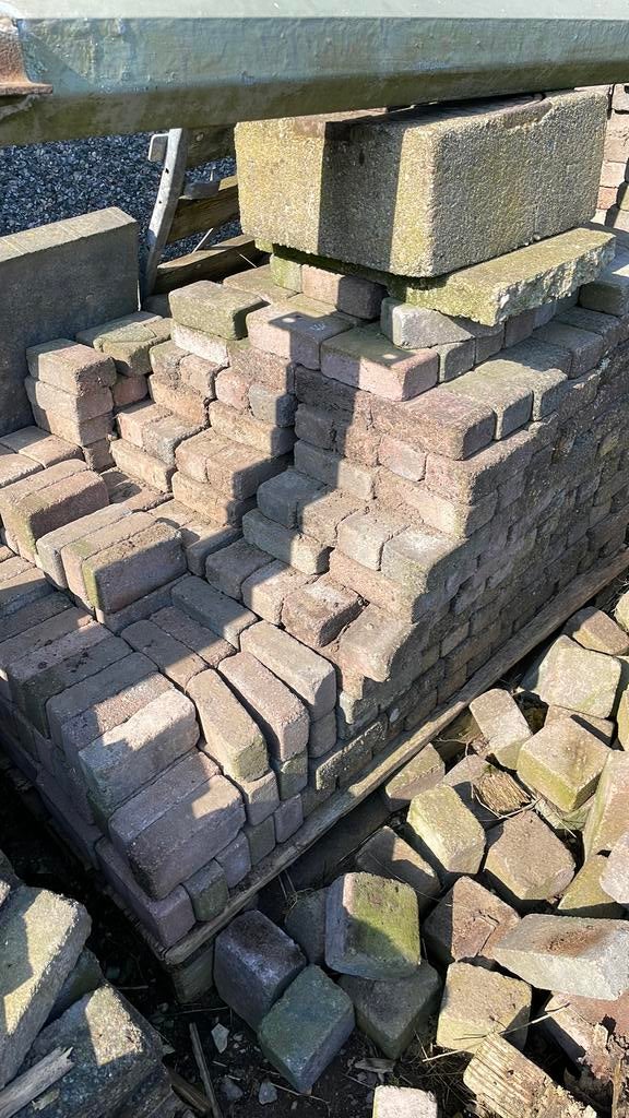 Ruim 2300 Waaltjes stenen 5x7x15cm, Ophalen, Gebruikt, Beton, Klinkers