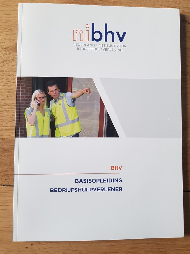 BHV basis opleiding bedrijfshulp verlening, Ophalen of Verzenden, Beta, Zo goed als nieuw, MBO