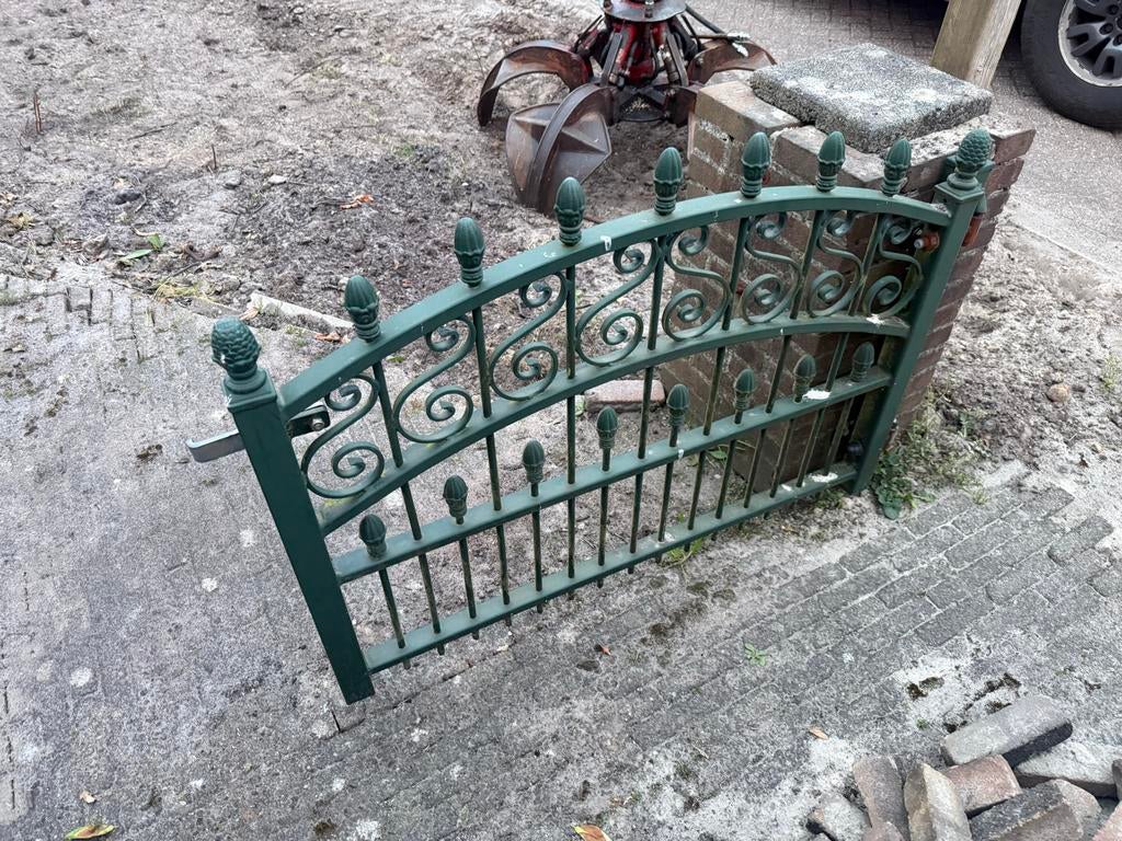 Groen stalen sierhekwerk met poort, Tuin en Terras, Tuinhekken en Hekwerk, Gebruikt, Sierhekwerk, IJzer, Met poort, Ophalen