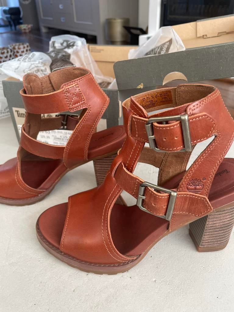 Timberland sandalen met hak, Bruin, Zo goed als nieuw, Sandalen of Muiltjes, Ophalen of Verzenden