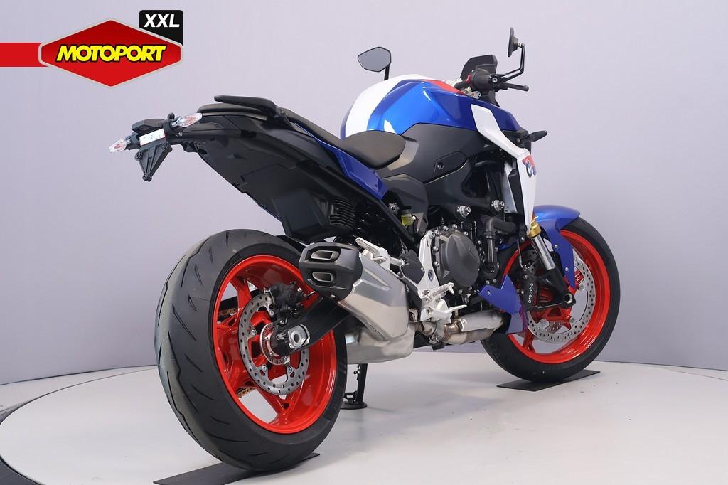 BMW F 900 R, Bedrijf, Naked bike