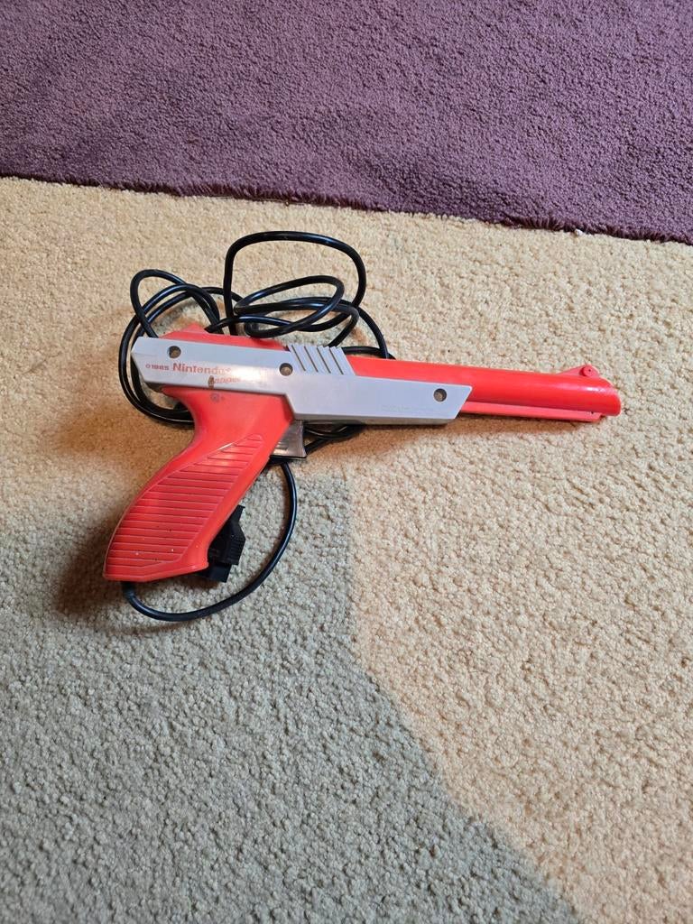 Nintendo NES Zapper Lichtpistool - Rood/Grijs, Ophalen of Verzenden, Gebruikt, NES, Pistool