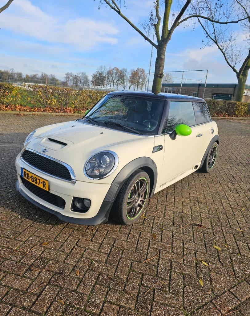 Mini Cooper S 1.6 2011 wit, Auto's, Mini, Zwart, 4 cilinders, 4 stoelen, LED verlichting