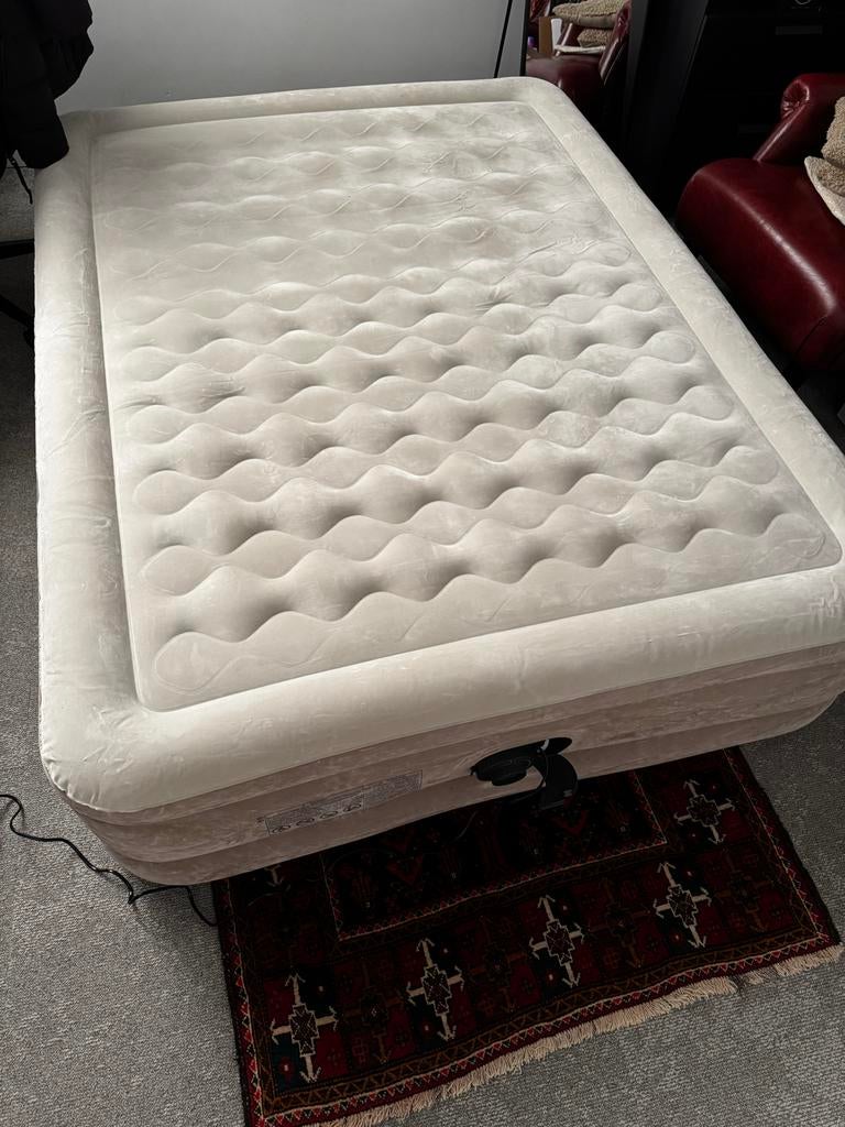 Intex Ultra Plush Luchtbed met Ingebouwde Pomp, 2-persoons, Ophalen of Verzenden, Ingebouwde pomp, Zo goed als nieuw, 2-persoons