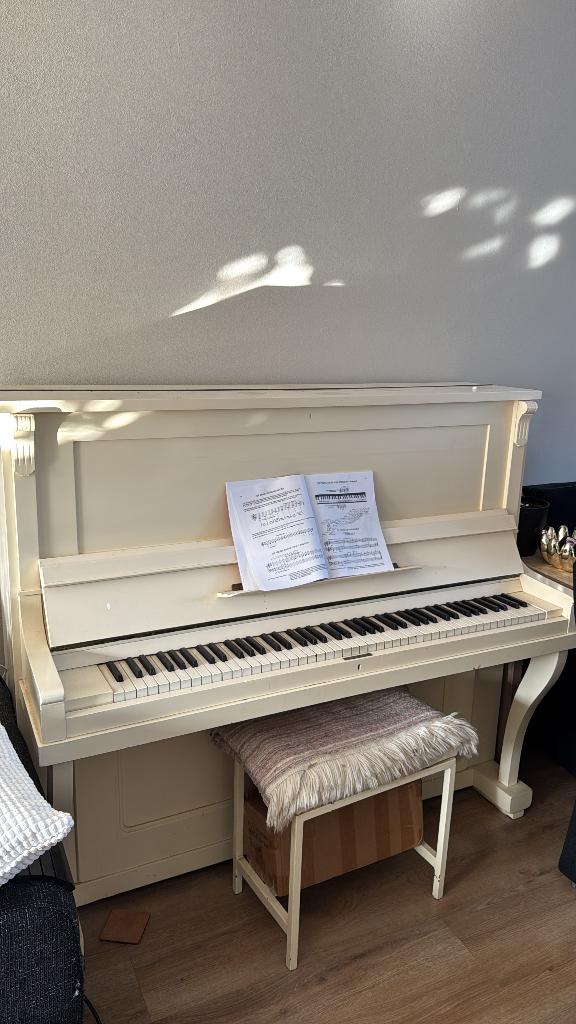 Piano gratis ophalen, Muziek en Instrumenten, Piano's, Ophalen, Gebruikt, Wit, Piano