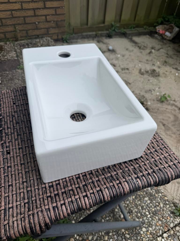 Wastafel / fontein wit (37,5 x 23 x 11 cm) kraangat rechts, Ophalen of Verzenden, Gebruikt, Wastafel