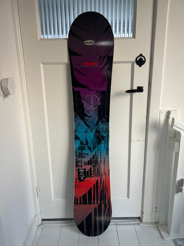 Nitro Mystique dames board 149, Sport en Fitness, Snowboarden, Ophalen of Verzenden, Gebruikt, Board