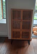 Kast met lattenfront en metalen onderstel, Ophalen, Zo goed als nieuw