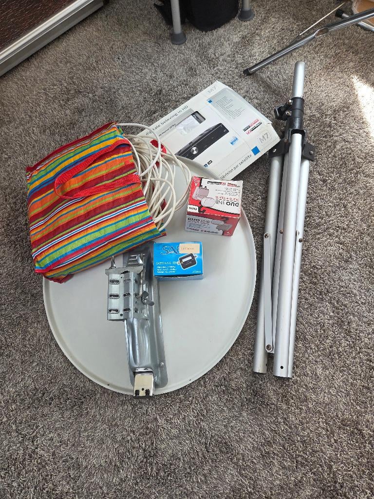 compleet set sateliet tv, Audio, Tv en Foto, Schotelantennes, Ophalen, Gebruikt, (Schotel)antenne-accessoires, Overige merken