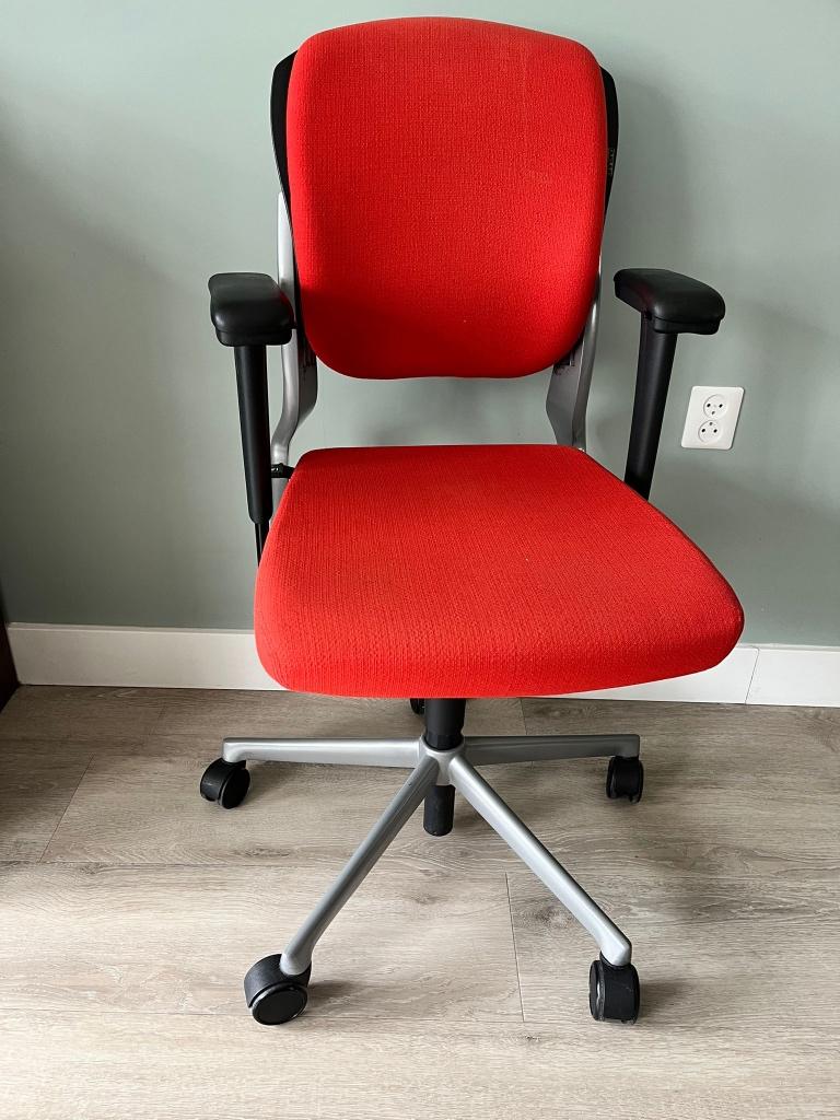 Ahrend bureaustoel – ergonomisch & verstelbaar, Ophalen, Gebruikt, Bureaustoel, Rood