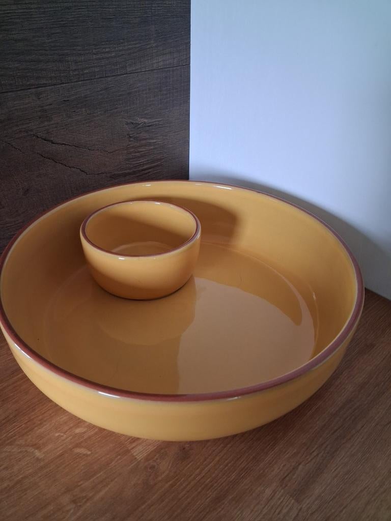 Okergeel Olijfschaal met Dip Schaal, Porselein of Keramiek, Schaal, Rond, Ophalen of Verzenden