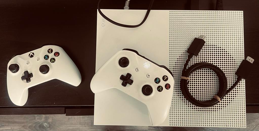 Xbox One All Digital met twee draadloze controllers, Spelcomputers en Games, Spelcomputers | Xbox One, Ophalen, Met 2 controllers