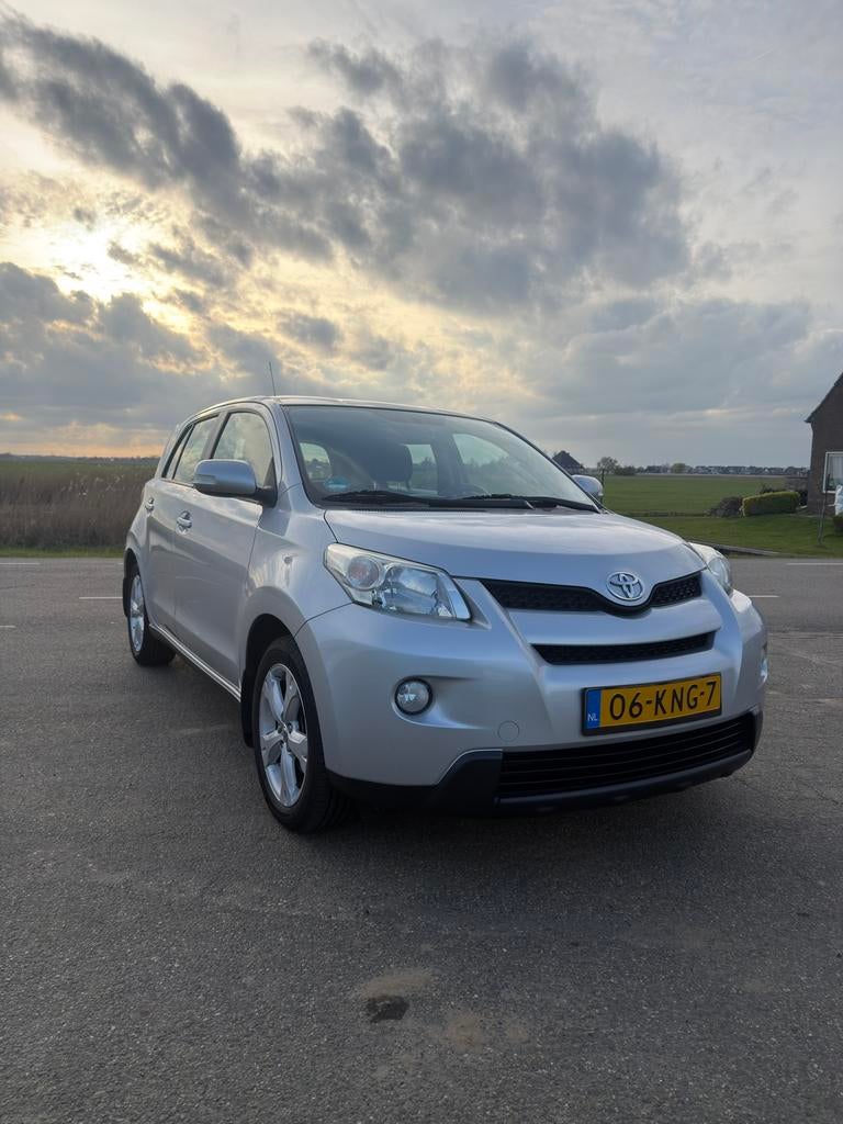 Toyota Urban Cruiser 1.3 VVT-i 2010 grijs, Auto's, Voorwielaandrijving, Zwart, 4 cilinders, 49 €/maand