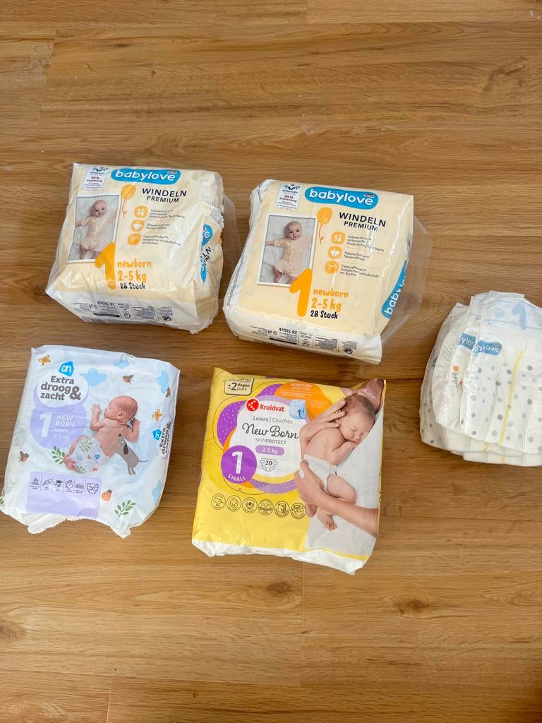 Babyluiers maat 1 (2-5 kg) - Diverse merken, ca. 100 stuks, Ophalen of Verzenden, Nieuw