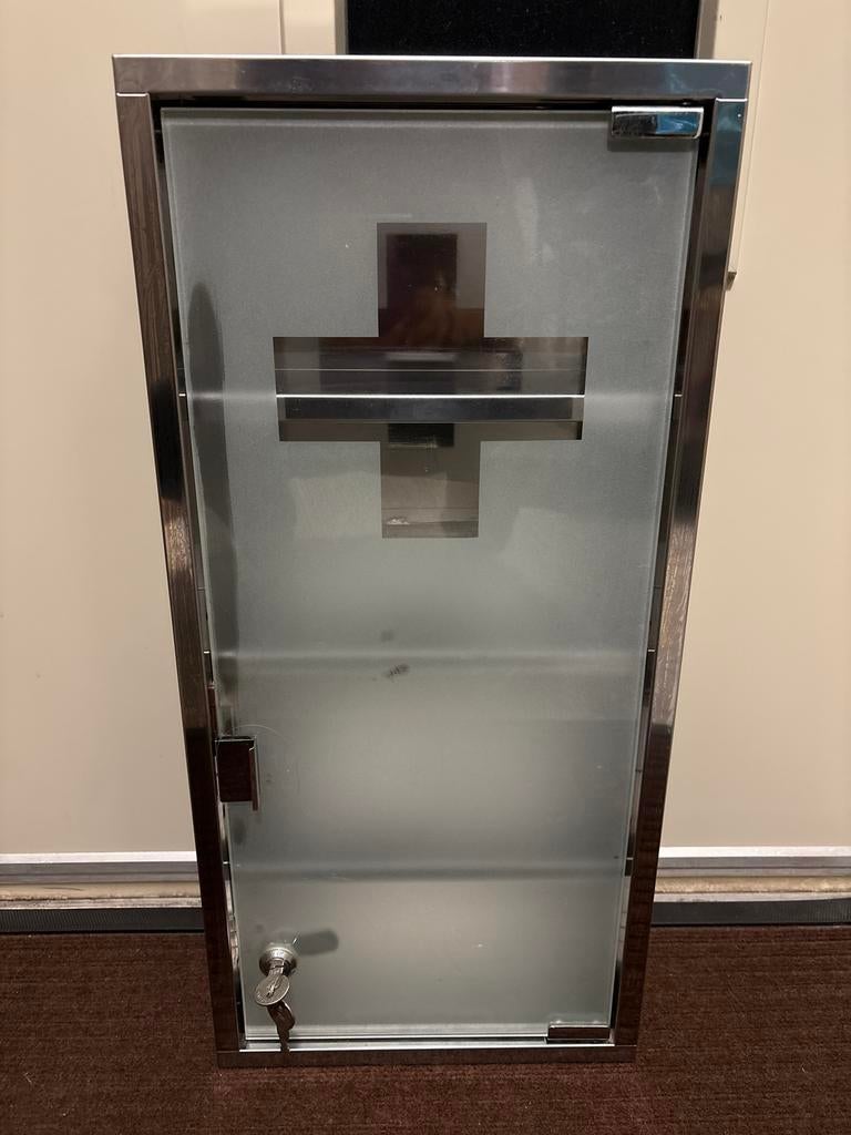 Medicijnkastje met slot HxBxD 57x27x12cm, Ophalen, Gebruikt