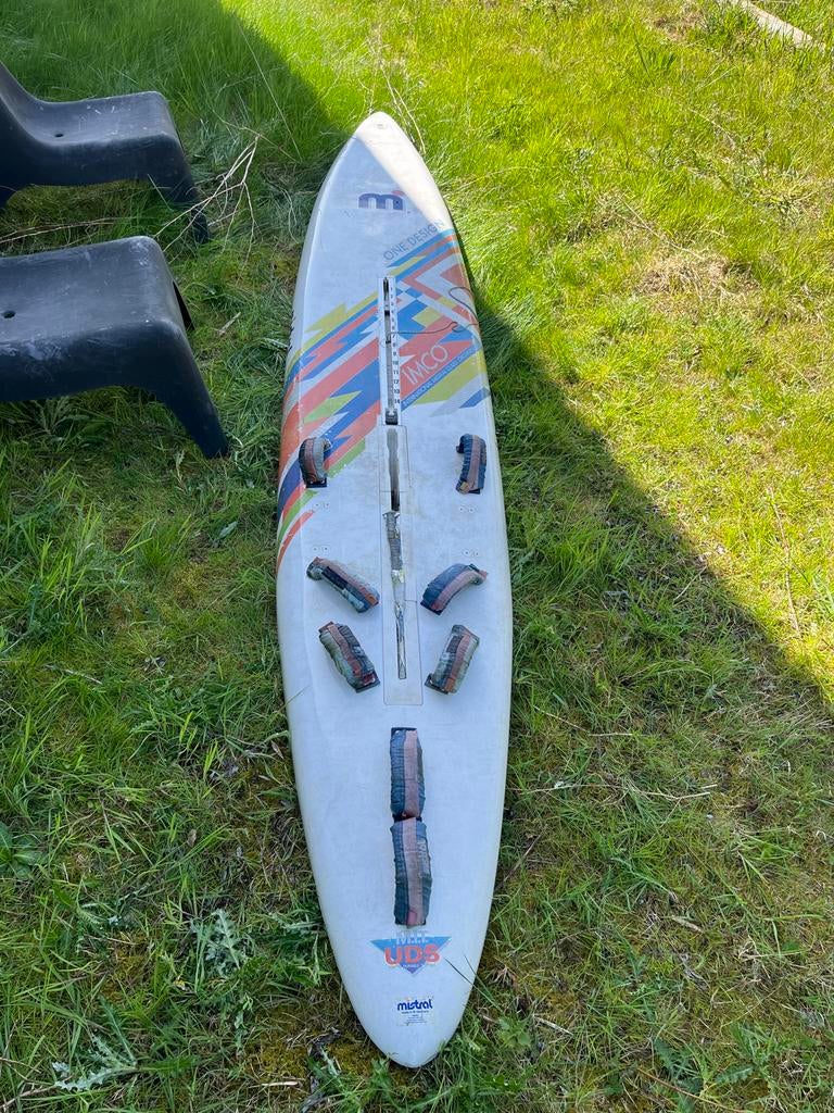 Mistral One Design Windsurfplank - Gebruikt, Ophalen, 300 cm of meer, Zo goed als nieuw, Met vin(nen)