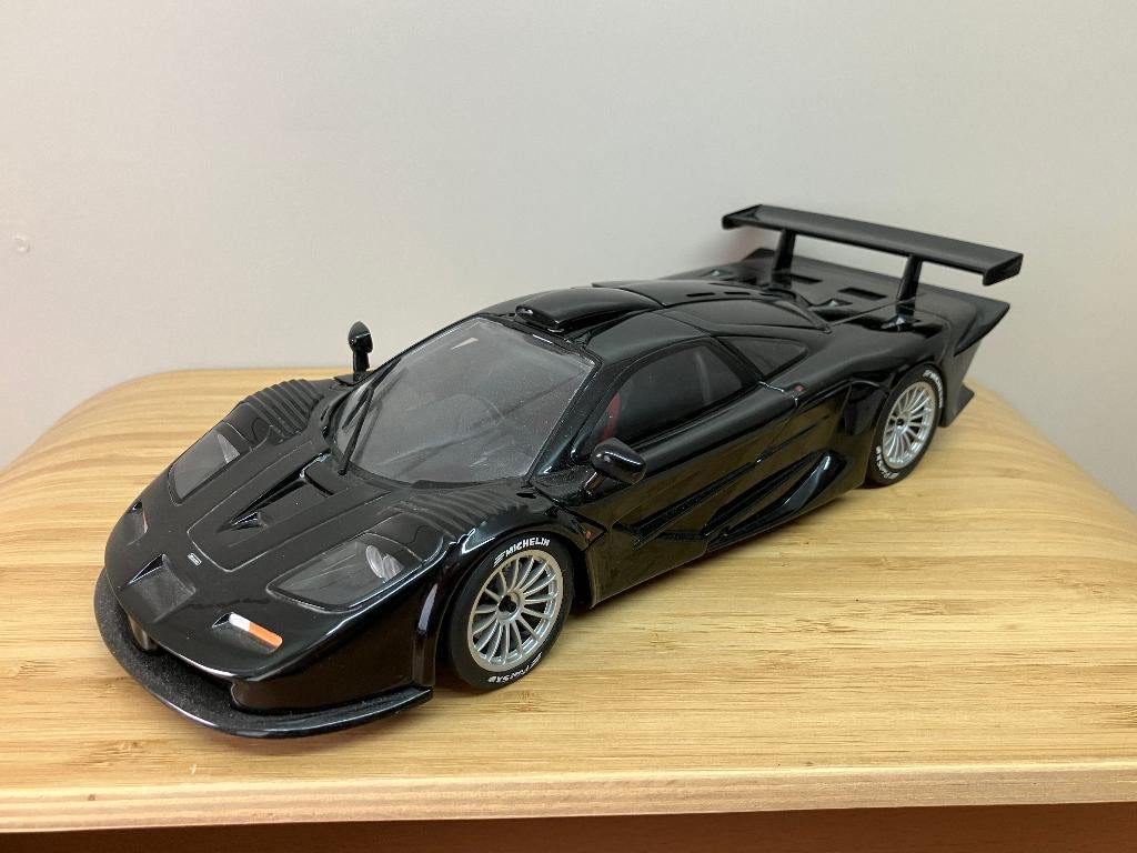 McLaren F1 GTR Street Car van 1997  1/18 UT Models, Hobby en Vrije tijd, Modelauto's | 1:18, Ophalen of Verzenden, Nieuw, Auto