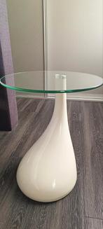 Moderne bijzettafels / nachtkastjes met glazen blad, Huis en Inrichting, Tafels | Bijzettafels, Ophalen, Minder dan 45 cm, Minder dan 55 cm