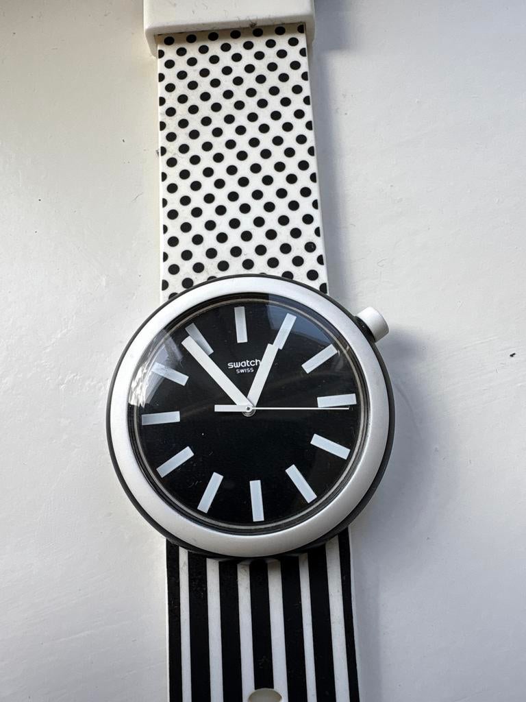 Swatch horloge zwart-wit gestreept en stippen, Sieraden, Tassen en Uiterlijk, Horloges | Dames, Kunststof, Gebruikt, Polshorloge