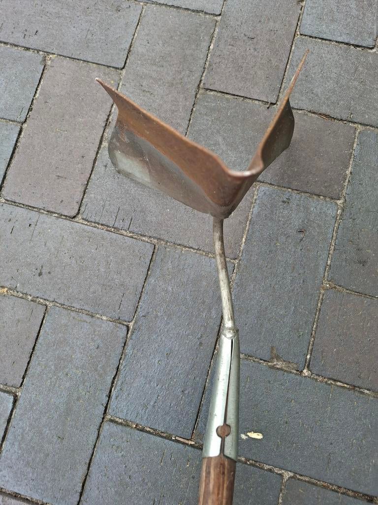 Aardappel aanaarder met steel, Ophalen