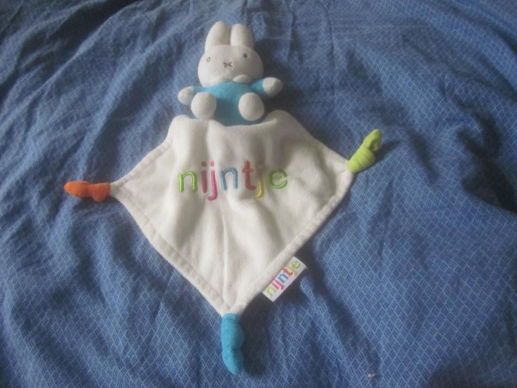 Nieuw wit/blauw ea Nijntje knuffeldoekje, Kinderen en Baby's, Speelgoed | Knuffels en Pluche, Overige merken, Nijntje, Ophalen of Verzenden