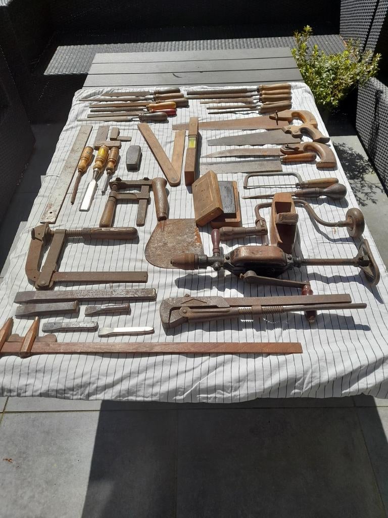 Grote collectie vintage gereedschap, Ophalen