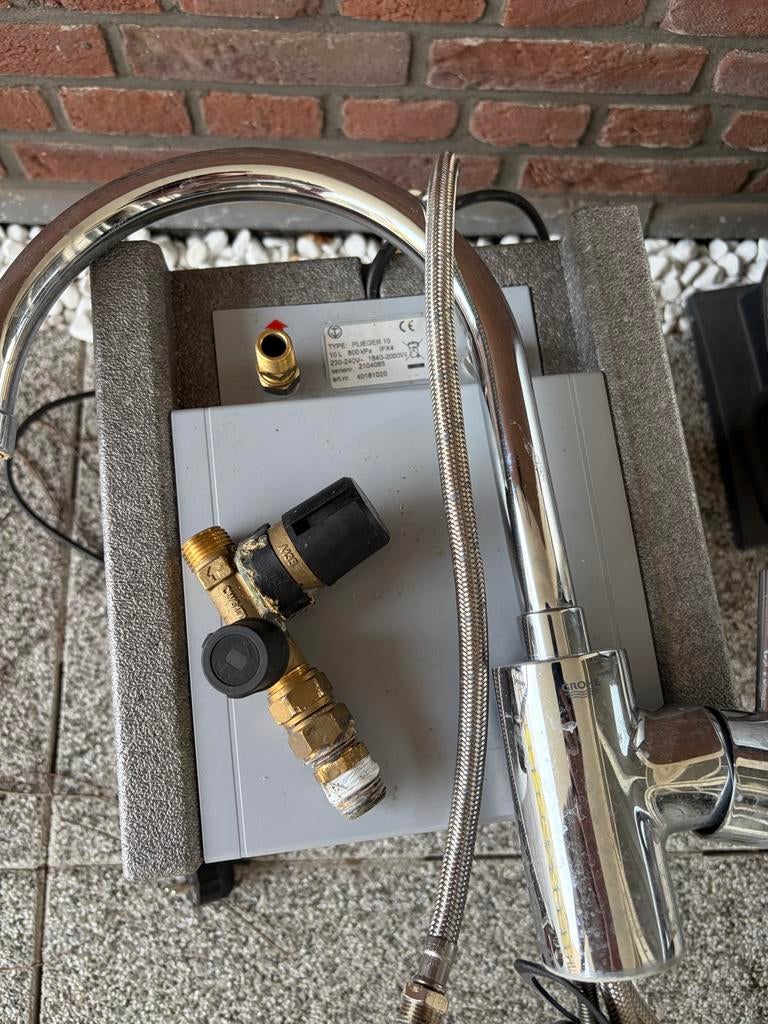 Plieger 10 liter boiler met Grohe keukenkraan, Ophalen, Gebruikt, Chroom, Kraan