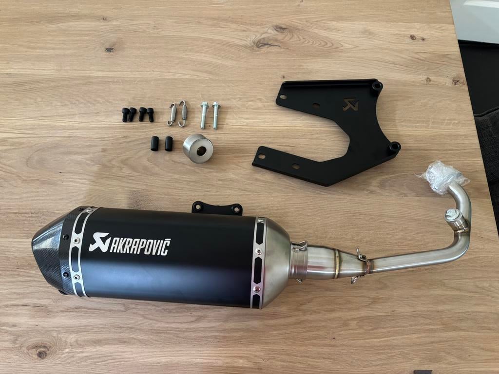 Akrapovic Uitlaat | Vespa/Zip 4T 3V | NIEUW factuur aanwezig, Fietsen en Brommers, Brommeronderdelen | Scooters, Ophalen of Verzenden