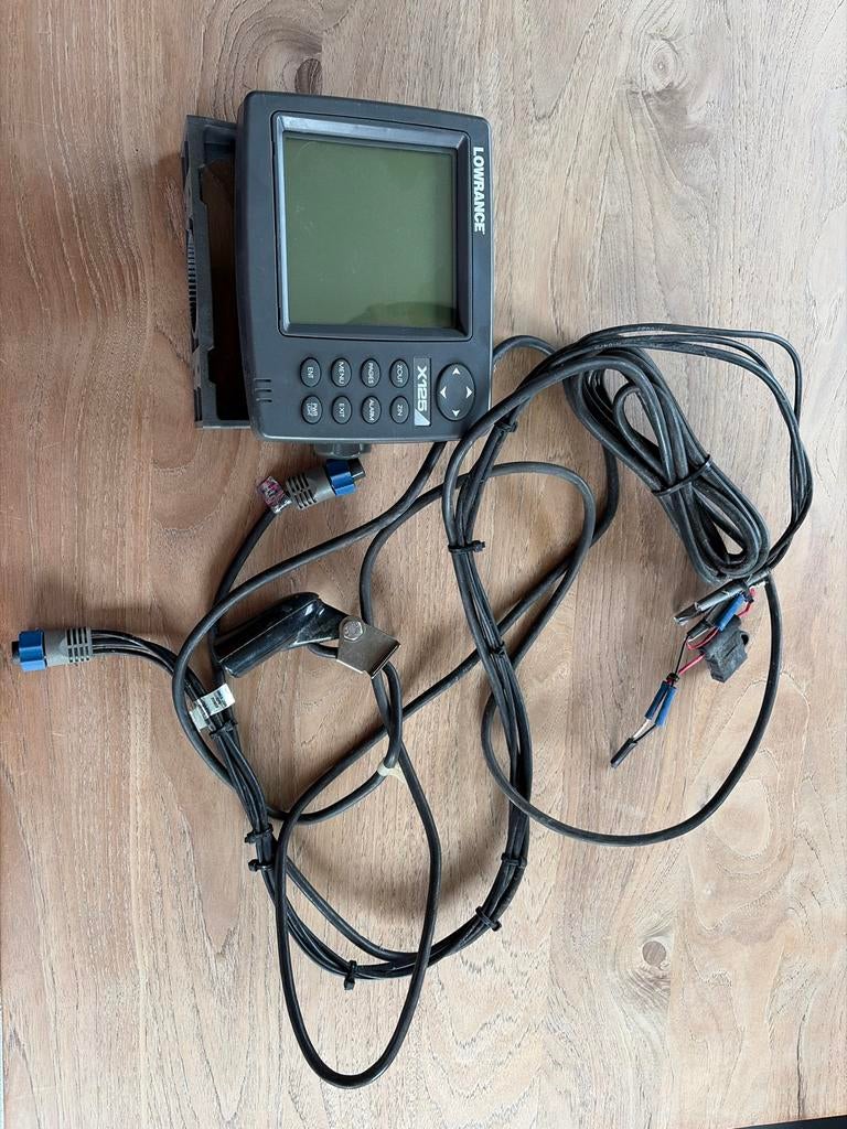 Lowrance X125 Fishfinder met transducer en kabels, Watersport en Boten, Navigatiemiddelen en Scheepselektronica, Ophalen of Verzenden