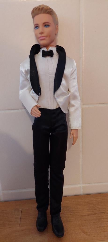 Barbie ken in bruiloft pak ., Ophalen of Verzenden, Zo goed als nieuw, Barbie