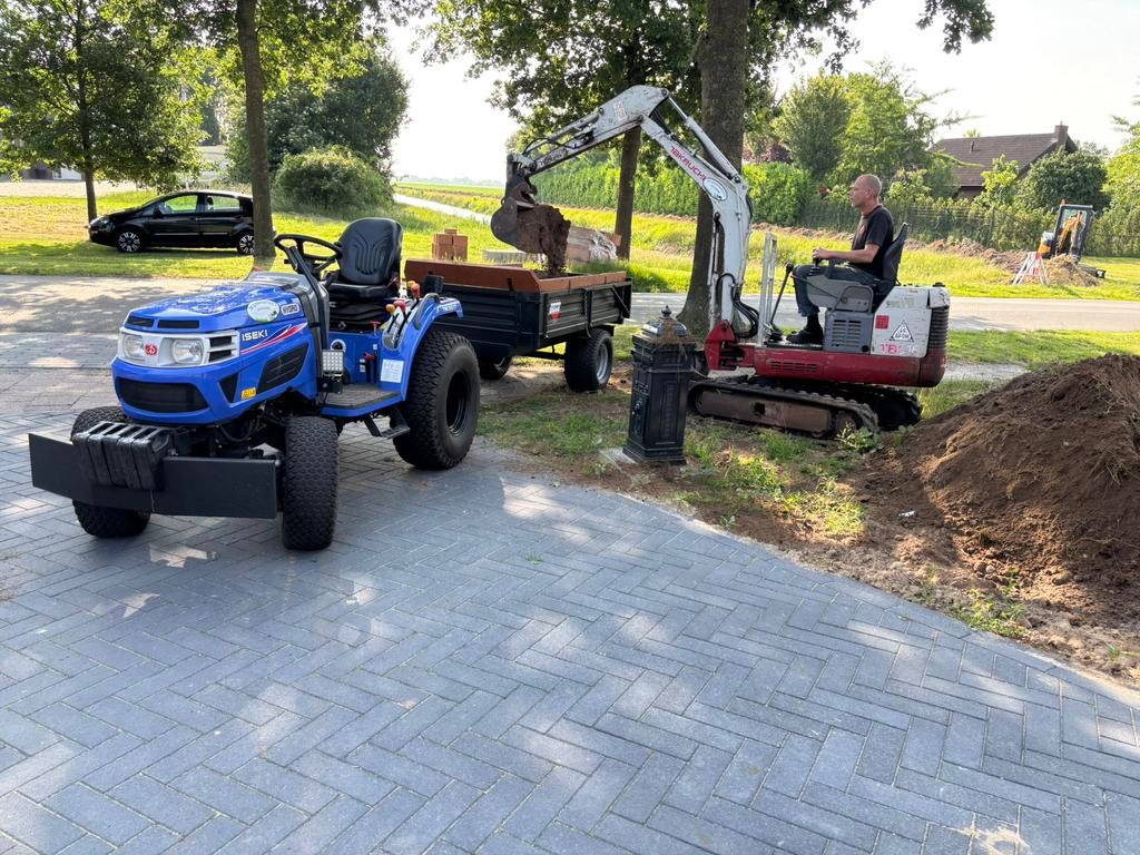 Mini loonwerk, minikraan, graszaaien,Verticuteren, Tuinontwerp