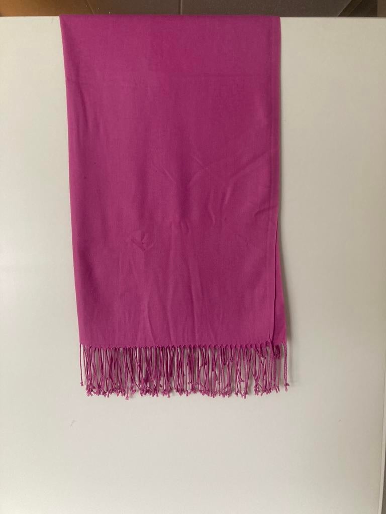 Pashmina sjaal, cyclamen kleur, Ophalen of Verzenden, Gedragen, Maat 46/48 (XL) of groter, Sjaal
