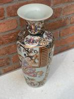 Prachtige Oosterse Vaas met Gedetailleerde Afbeeldingen, Ophalen of Verzenden