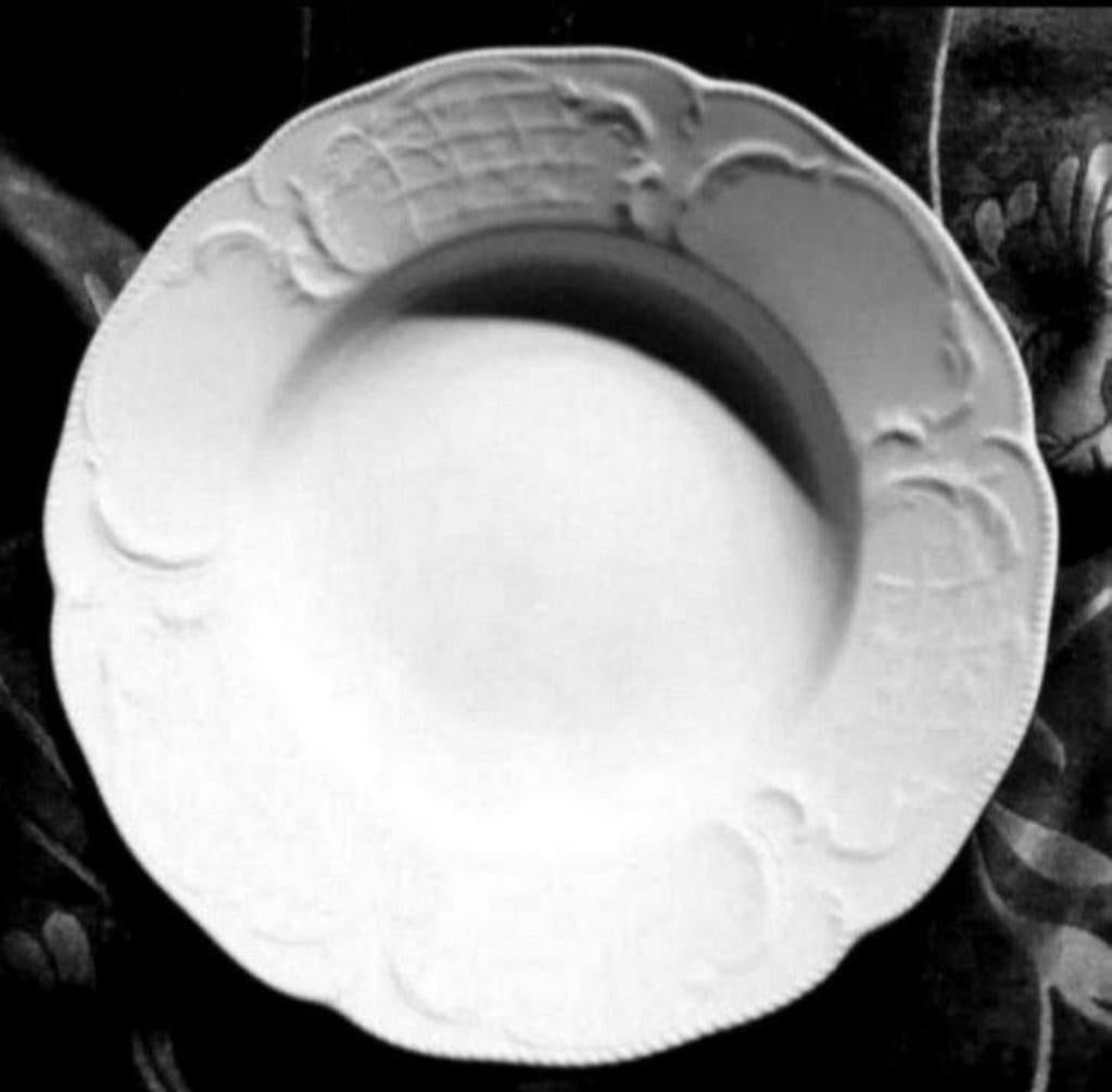 Rosenthal Germany witte relief borden, Ophalen of Verzenden