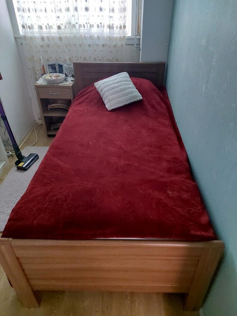 Houten eenpersoonsbed, Huis en Inrichting, Slaapkamer | Bedden, Ophalen of Verzenden, Eenpersoons, Hout, 90 cm