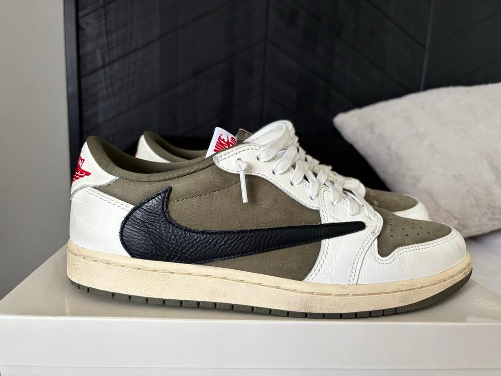 Nike Air Jordan 1 Low Travis Scott Medium Olive maat 45,5, Ophalen of Verzenden, Zo goed als nieuw, Overige kleuren, Sneakers of Gympen