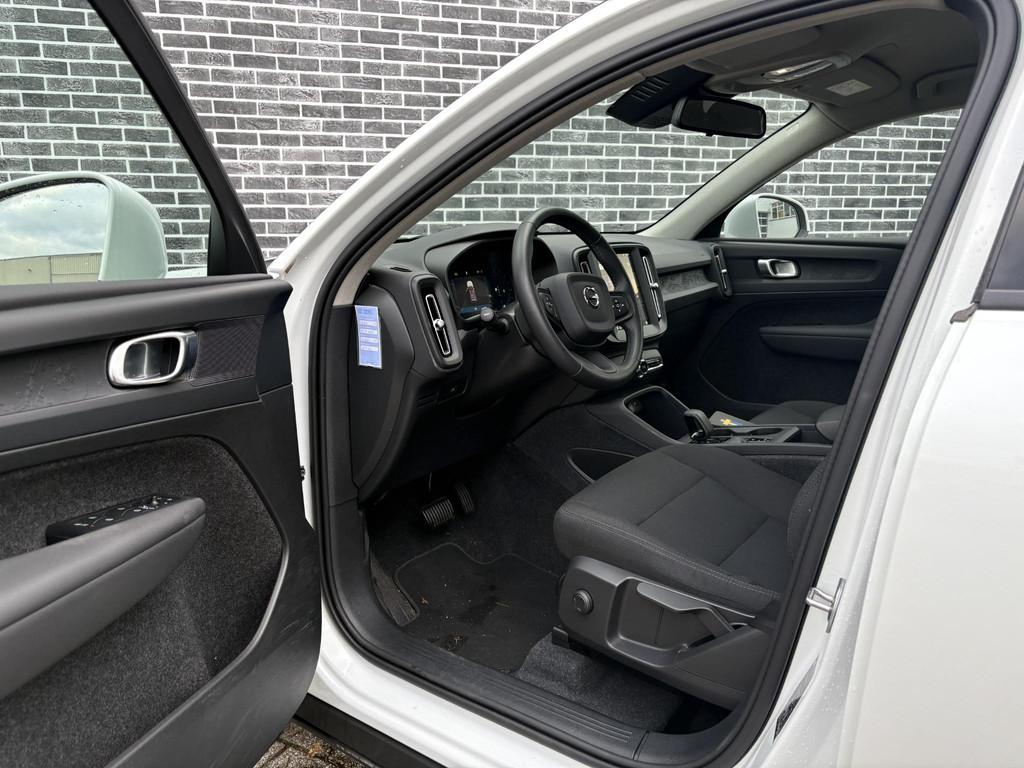 Volvo XC40 2.0 B3 Essential | Facelift | Trekhaak | Achterui, Auto's, 12 maanden, Euro 6, 4 cilinders, Origineel Nederlands