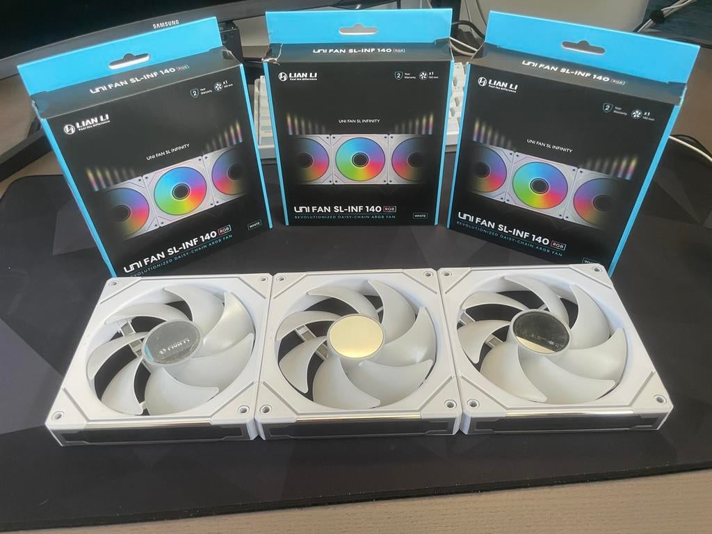 Lian Li uni fan SL-INF 140mm wit 3 stuks, Computers en Software, Ophalen of Verzenden, Zo goed als nieuw, Luchtkoeling