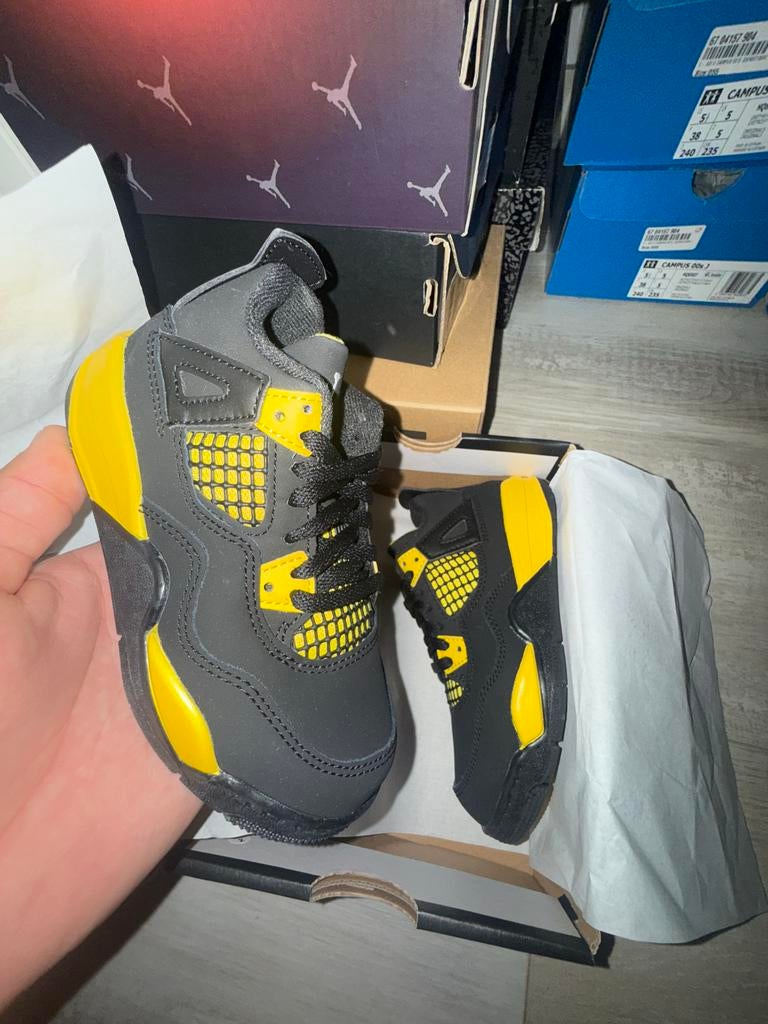 Jordan 4 Retro Thunder (PS) - Maat 28, Ophalen of Verzenden, Nieuw, Jongen of Meisje, Sportschoenen