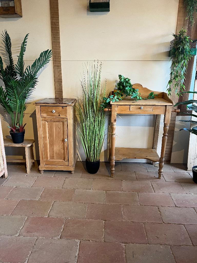 Mooi tafeltje en kastje, Ophalen