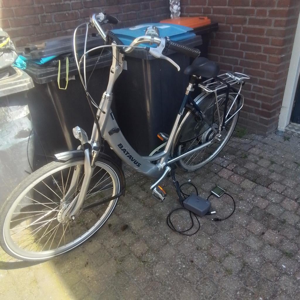 Batavus met foutmelding E0022 (laadprobleem) staat in de weg, Fietsen en Brommers, Elektrische fietsen, Ophalen, Gebruikt, Batavus