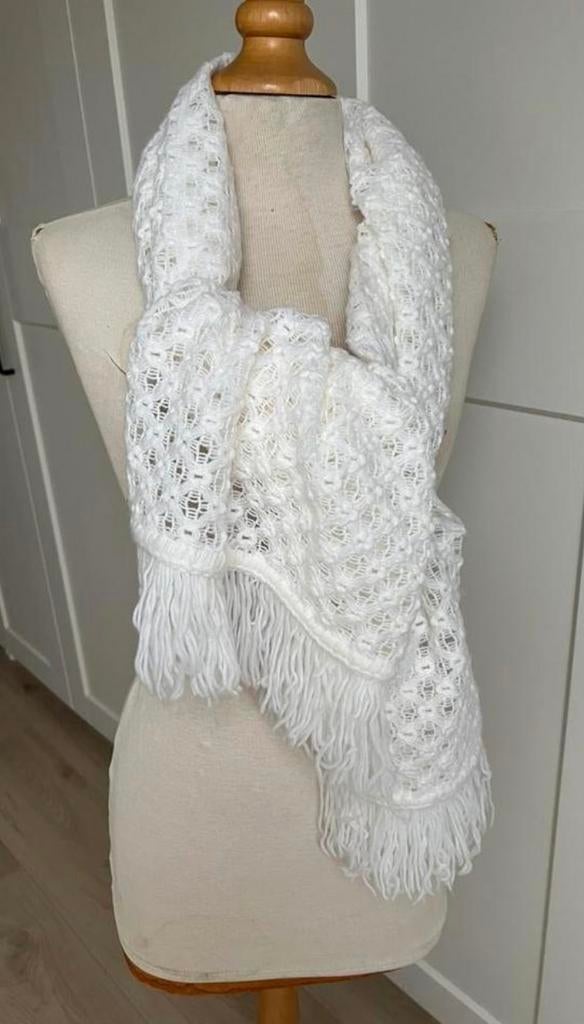 Nieuw Wit kanten sjaal, Ophalen of Verzenden, Zo goed als nieuw, Wit, Schoenen