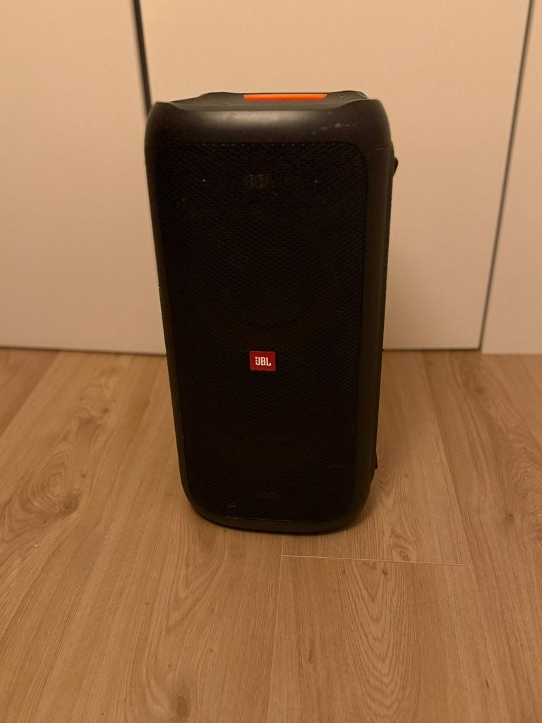 Jbl partybox 100, Audio, Tv en Foto, Luidsprekers, JBL, Ophalen of Verzenden, Zo goed als nieuw, 120 watt of meer