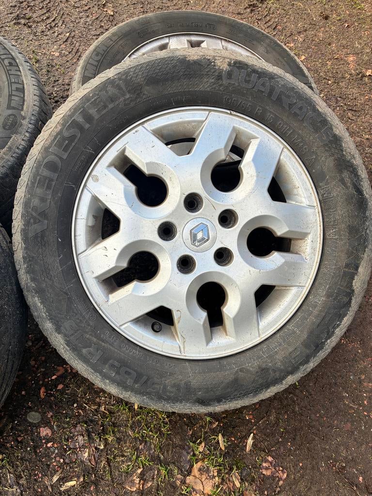 Renault Velgen met Banden - 15 Inch, Auto-onderdelen, Banden en Velgen, Ophalen, Gebruikt, 15 inch, Banden en Velgen